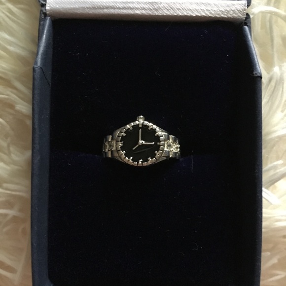 ♦️SOLD OUT ⌛️♦️Analog Watch Face Ring - Picture 3 of 4